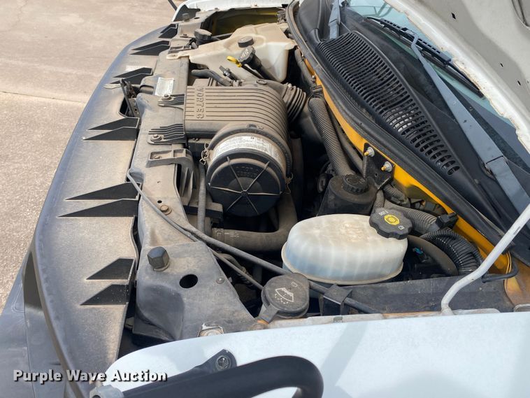 image for item DN8206 2005 Chevrolet Express  shuttle bus