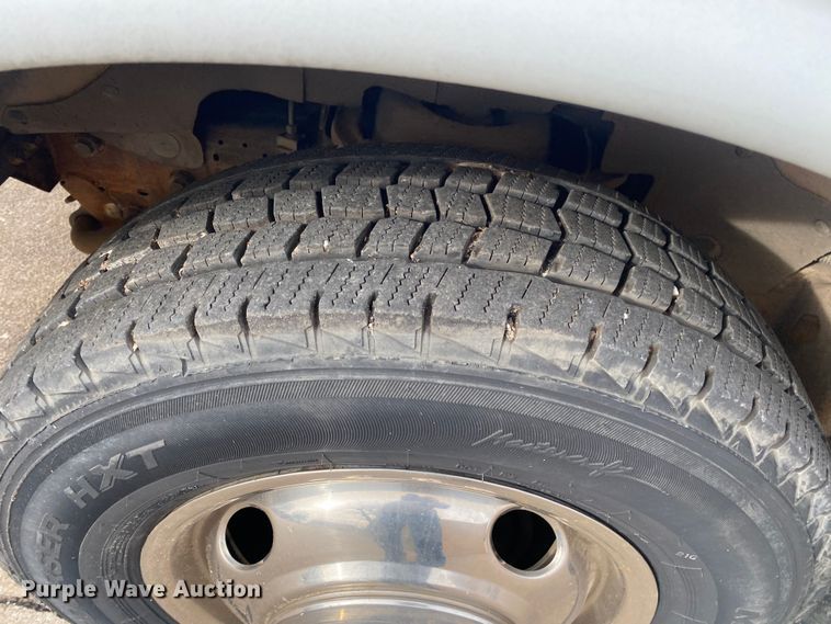 image for item DN8206 2005 Chevrolet Express  shuttle bus