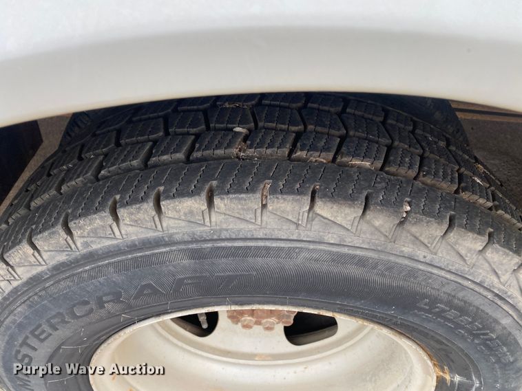 image for item DN8206 2005 Chevrolet Express  shuttle bus