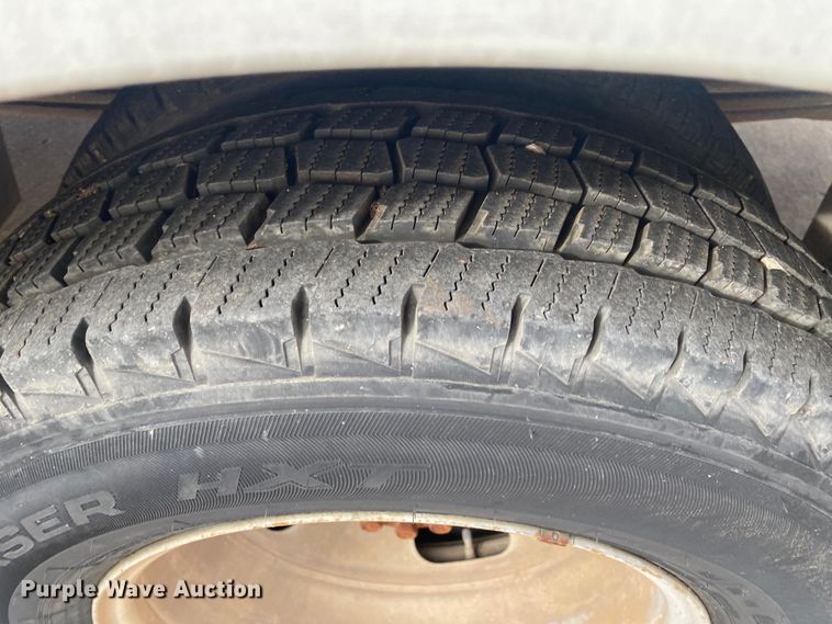 image for item DN8206 2005 Chevrolet Express  shuttle bus