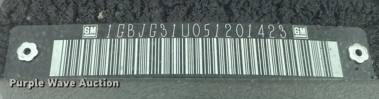 image for item DN8206 2005 Chevrolet Express  shuttle bus