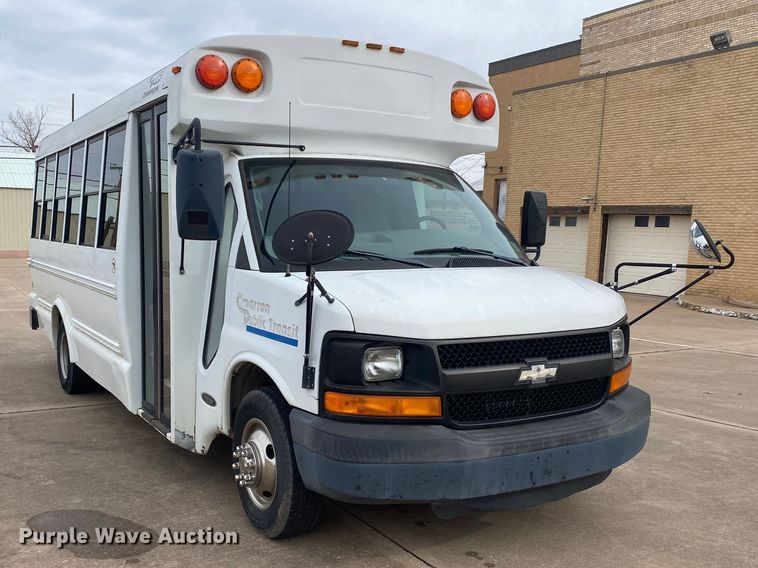 image for item DN8207 2005 Chevrolet Express  shuttle bus