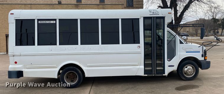 image for item DN8207 2005 Chevrolet Express  shuttle bus