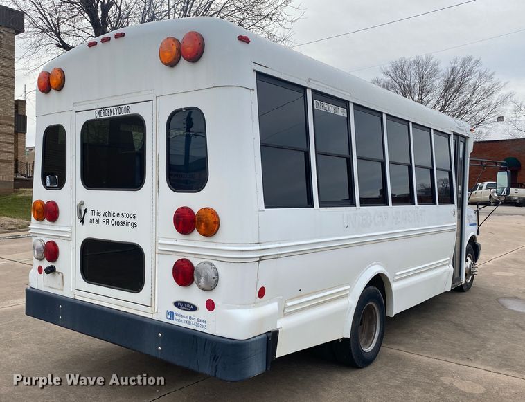 image for item DN8207 2005 Chevrolet Express  shuttle bus