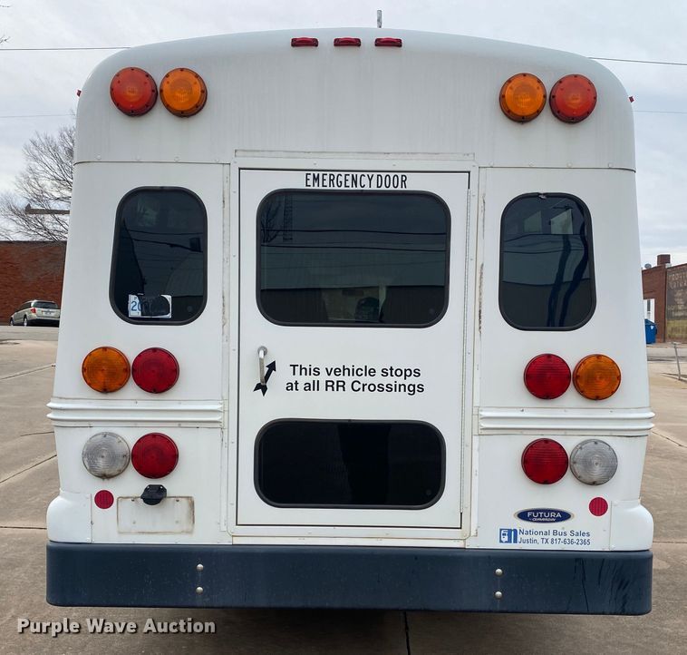 image for item DN8207 2005 Chevrolet Express  shuttle bus