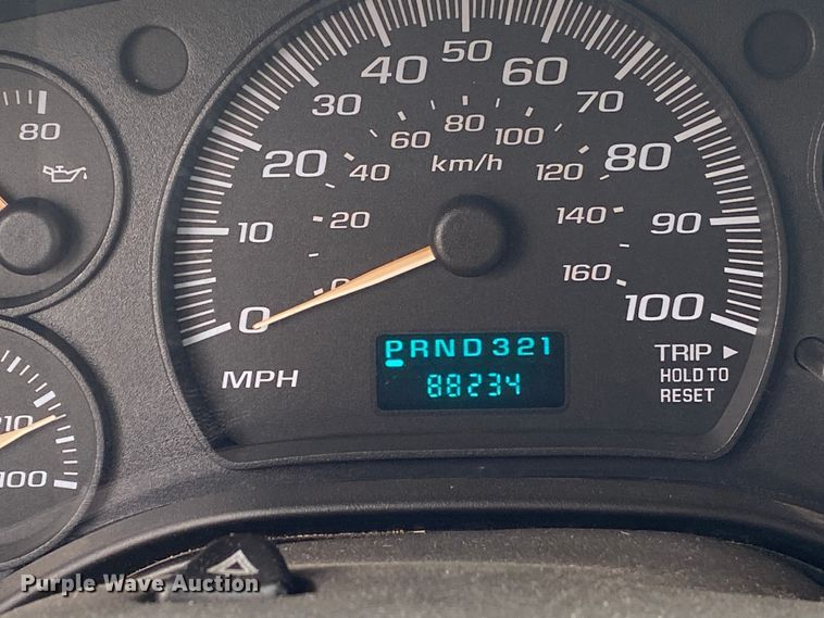 image for item DN8207 2005 Chevrolet Express  shuttle bus