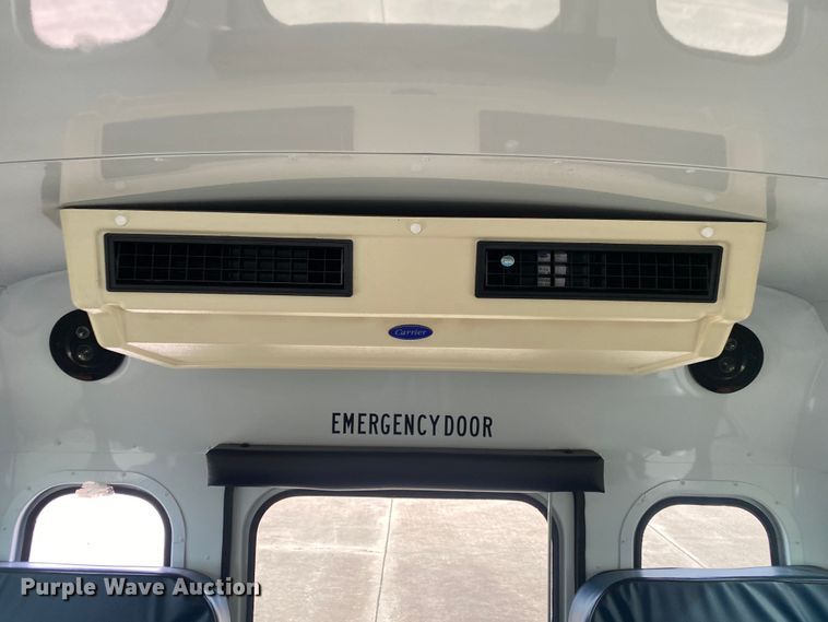 image for item DN8207 2005 Chevrolet Express  shuttle bus