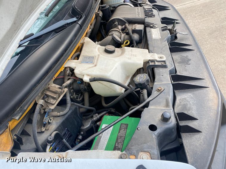 image for item DN8207 2005 Chevrolet Express  shuttle bus