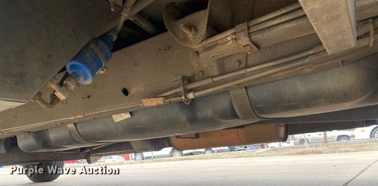 image for item DN8207 2005 Chevrolet Express  shuttle bus