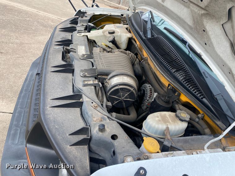 image for item DN8207 2005 Chevrolet Express  shuttle bus