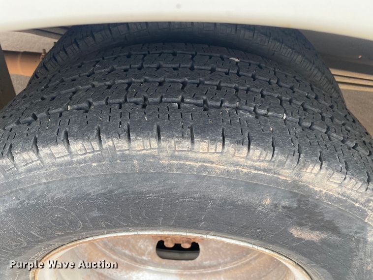 image for item DN8207 2005 Chevrolet Express  shuttle bus