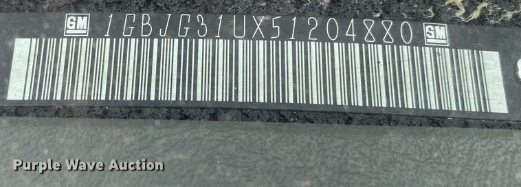 image for item DN8207 2005 Chevrolet Express  shuttle bus