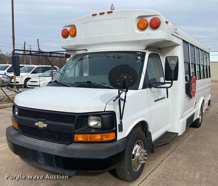 image for item DN8208 2005 Chevrolet Express  shuttle bus