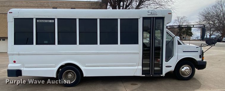 image for item DN8208 2005 Chevrolet Express  shuttle bus