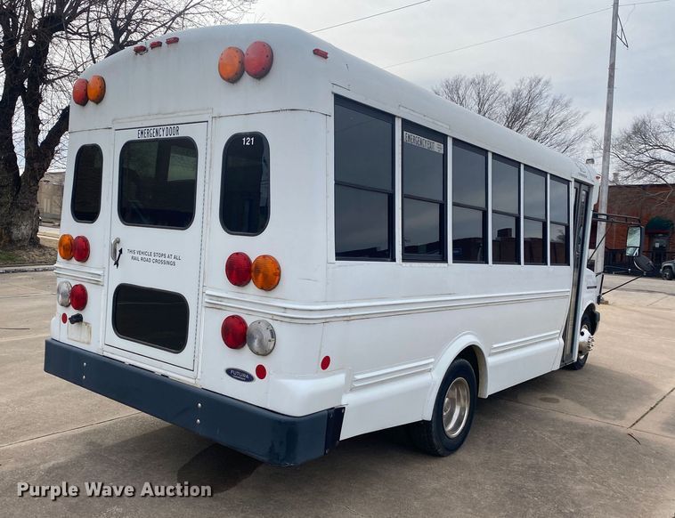 image for item DN8208 2005 Chevrolet Express  shuttle bus