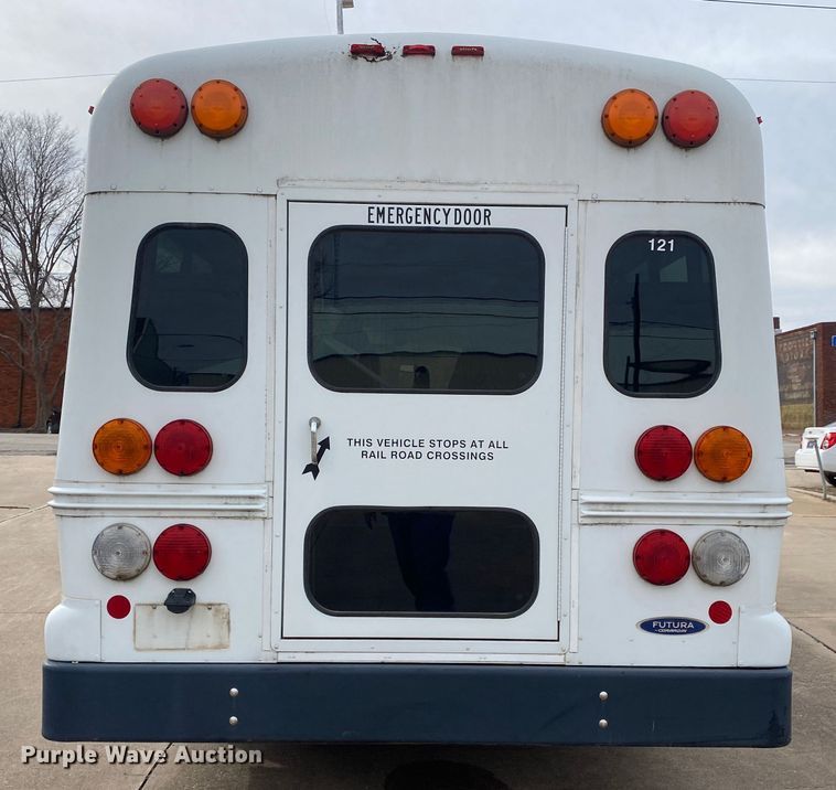 image for item DN8208 2005 Chevrolet Express  shuttle bus