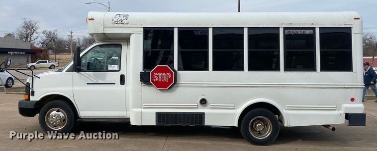 image for item DN8208 2005 Chevrolet Express  shuttle bus