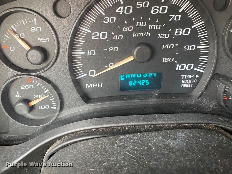 image for item DN8208 2005 Chevrolet Express  shuttle bus