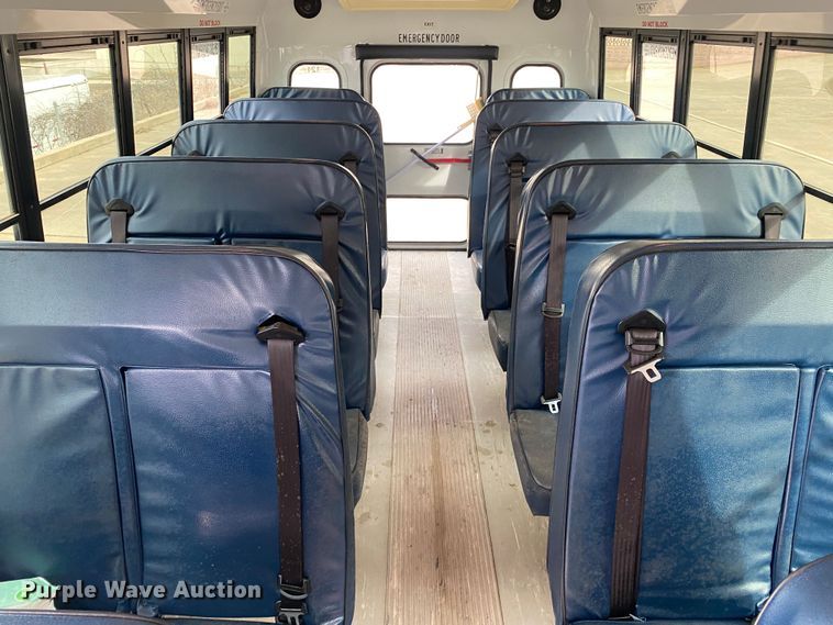 image for item DN8208 2005 Chevrolet Express  shuttle bus