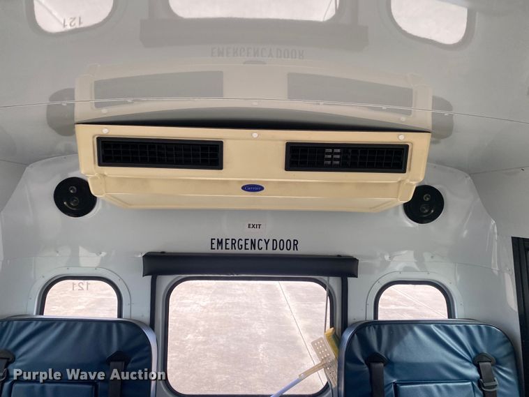 image for item DN8208 2005 Chevrolet Express  shuttle bus