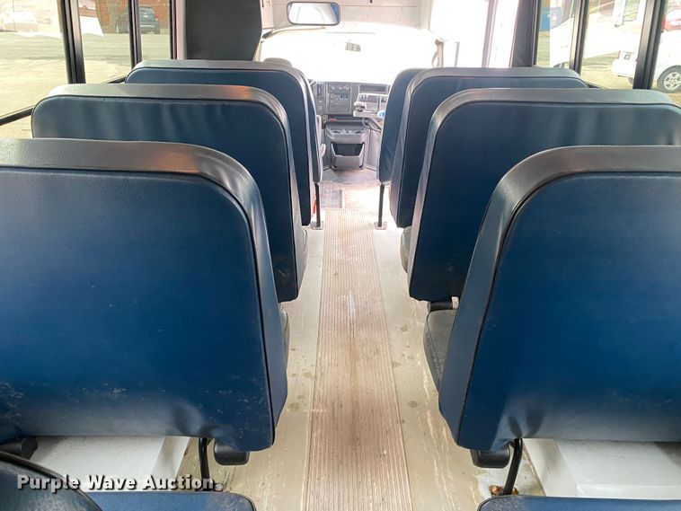 image for item DN8208 2005 Chevrolet Express  shuttle bus