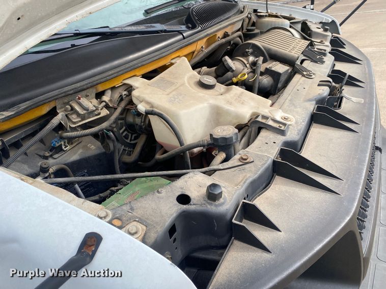 image for item DN8208 2005 Chevrolet Express  shuttle bus