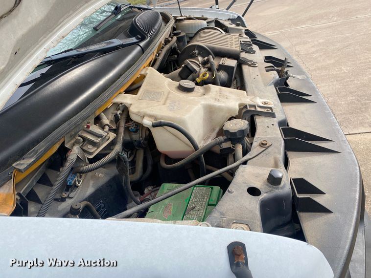 image for item DN8208 2005 Chevrolet Express  shuttle bus