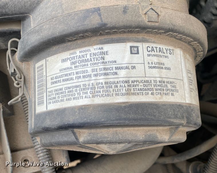 image for item DN8208 2005 Chevrolet Express  shuttle bus