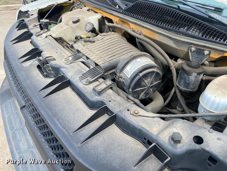 image for item DN8208 2005 Chevrolet Express  shuttle bus