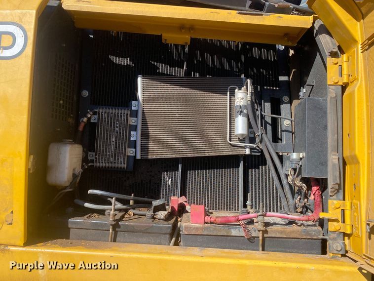 image for item DN8237 2008 John Deere 200DLC  excavator