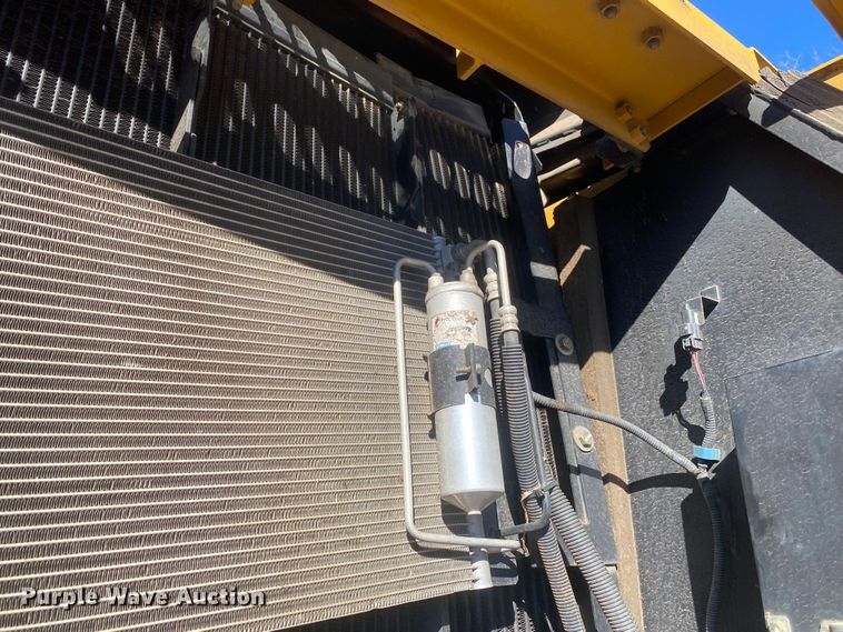 image for item DN8237 2008 John Deere 200DLC  excavator