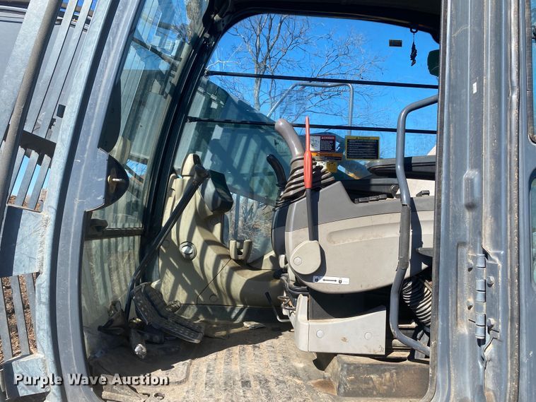 image for item DN8237 2008 John Deere 200DLC  excavator