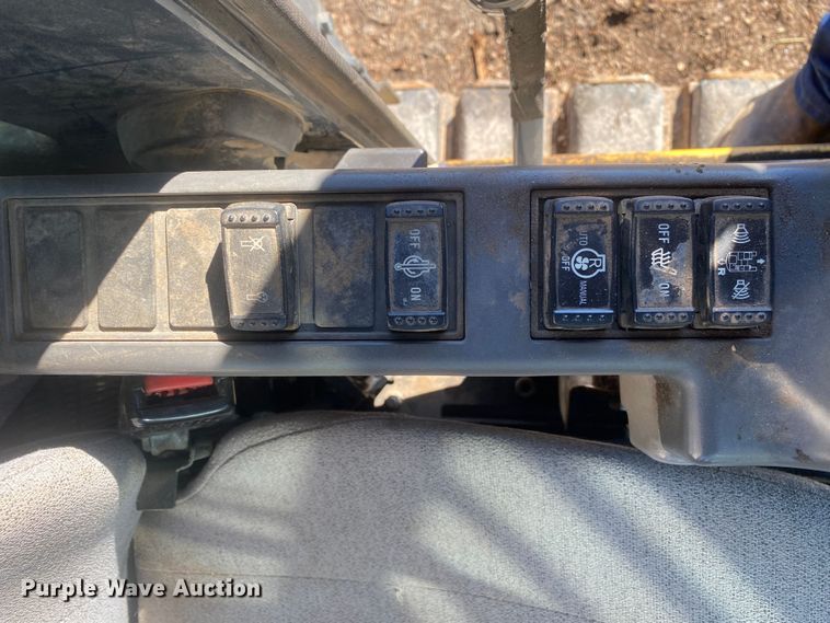 image for item DN8237 2008 John Deere 200DLC  excavator