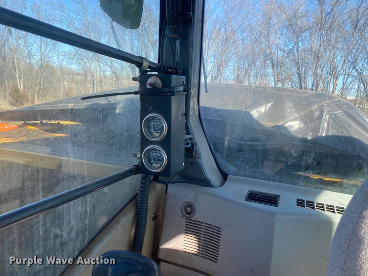 image for item DN8237 2008 John Deere 200DLC  excavator