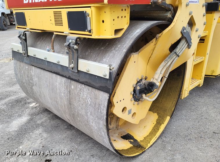 image for item DO3585 Dynapac CC222HF  double drum vibratory roller