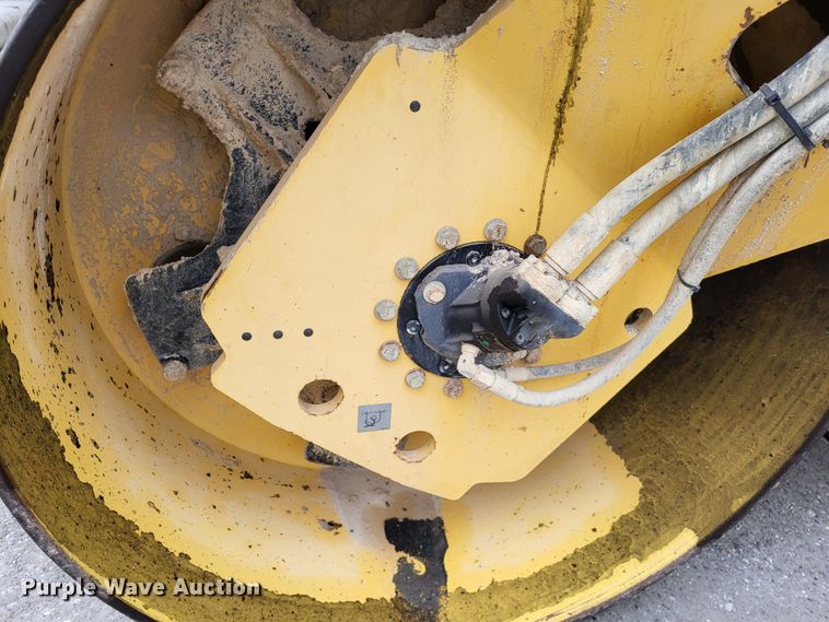 image for item DO3585 Dynapac CC222HF  double drum vibratory roller