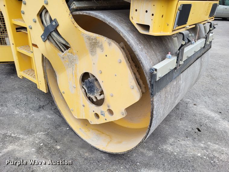 image for item DO3585 Dynapac CC222HF  double drum vibratory roller