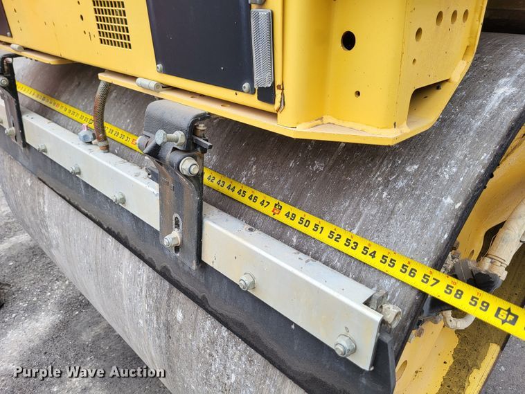 image for item DO3585 Dynapac CC222HF  double drum vibratory roller