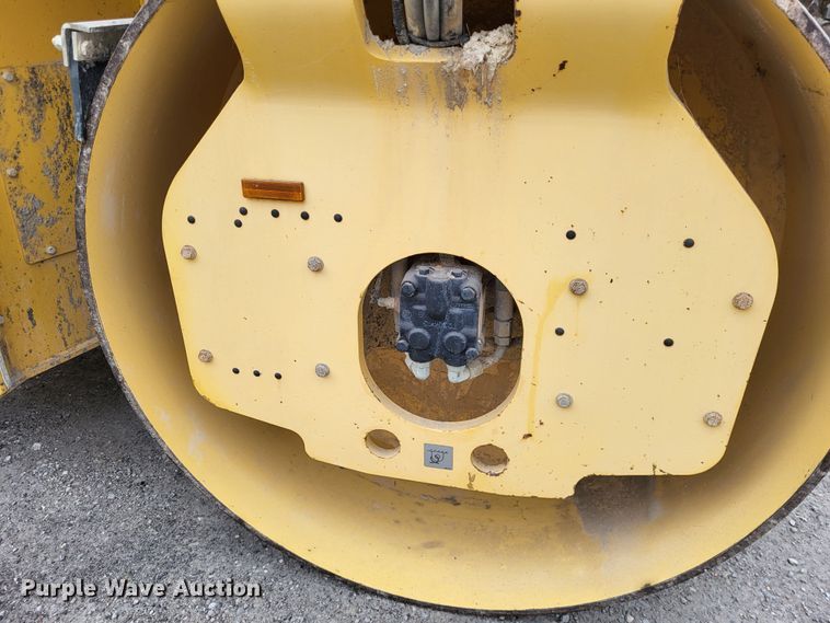 image for item DO3585 Dynapac CC222HF  double drum vibratory roller