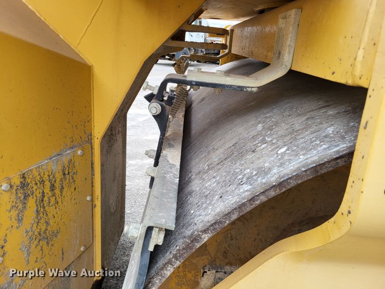 image for item DO3585 Dynapac CC222HF  double drum vibratory roller