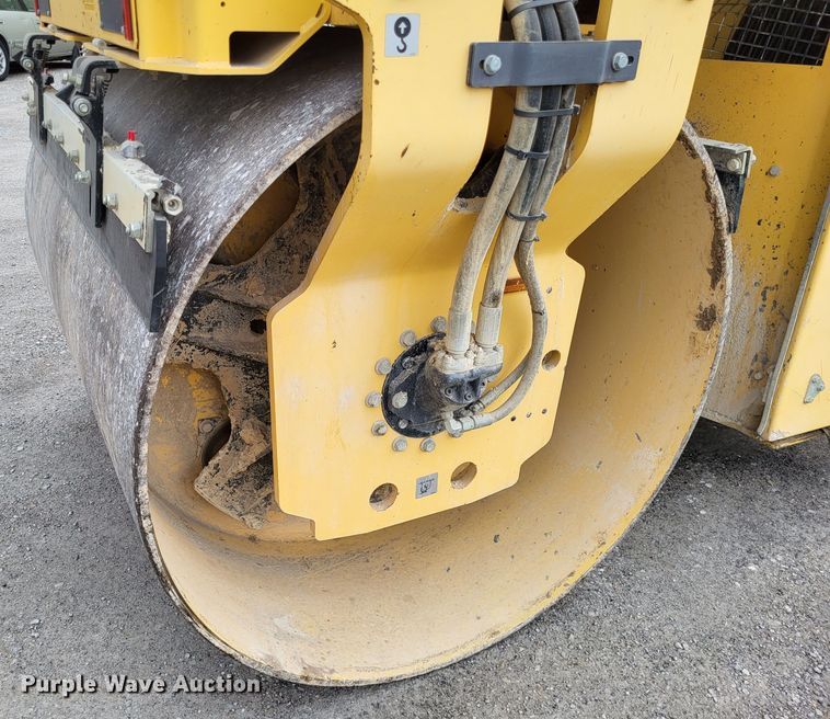 image for item DO3585 Dynapac CC222HF  double drum vibratory roller
