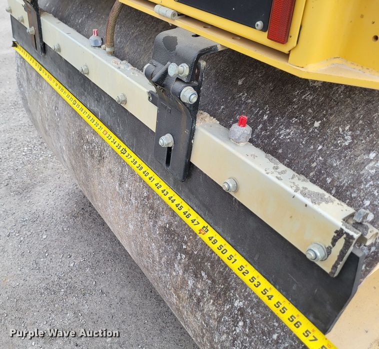 image for item DO3585 Dynapac CC222HF  double drum vibratory roller