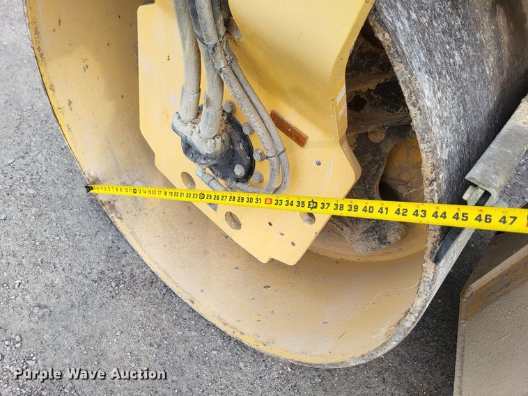 image for item DO3585 Dynapac CC222HF  double drum vibratory roller