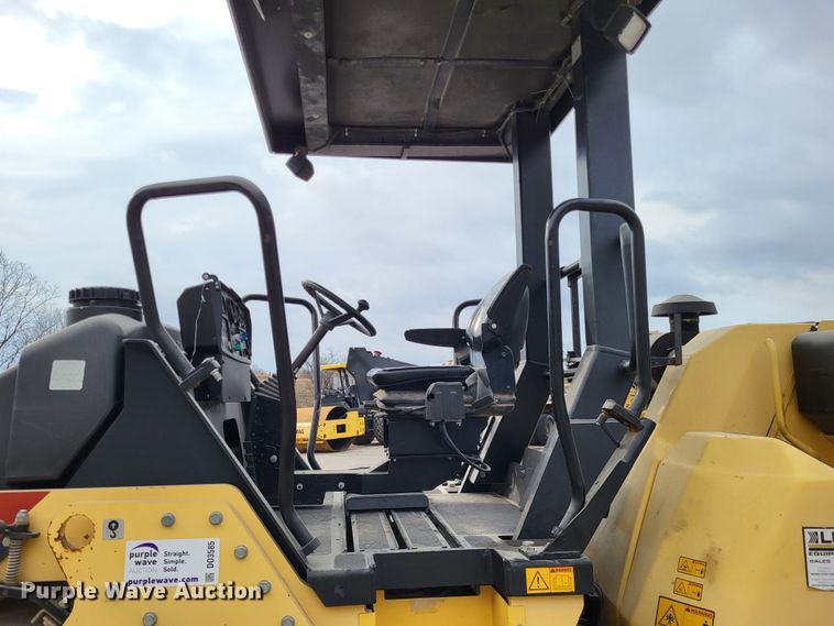 image for item DO3585 Dynapac CC222HF  double drum vibratory roller