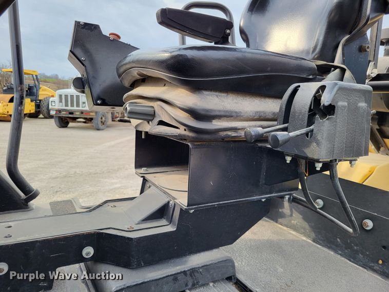 image for item DO3585 Dynapac CC222HF  double drum vibratory roller