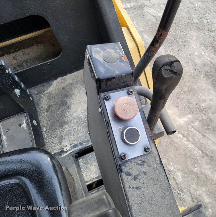 image for item DO3585 Dynapac CC222HF  double drum vibratory roller