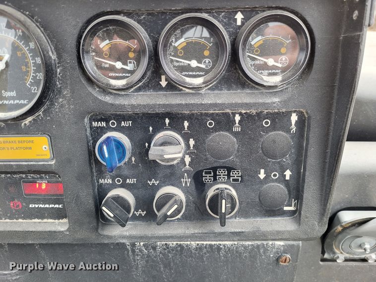 image for item DO3585 Dynapac CC222HF  double drum vibratory roller