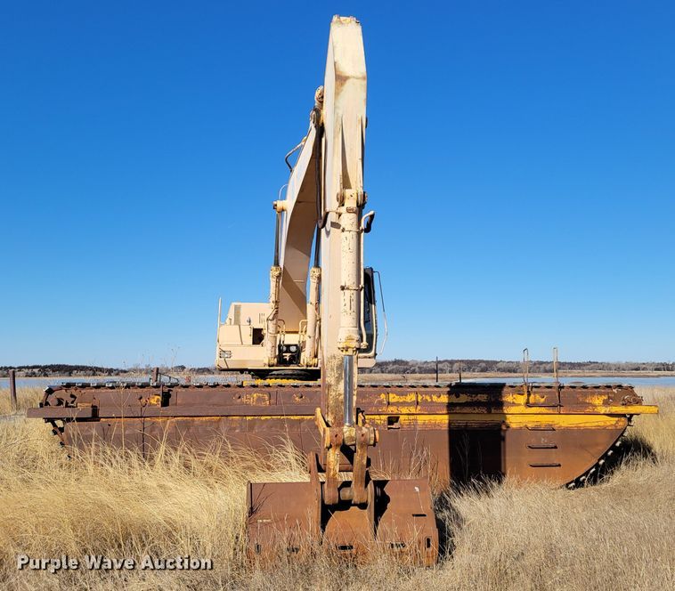 image for item DO4172 1988 John Deere 790D  amphibious excavator