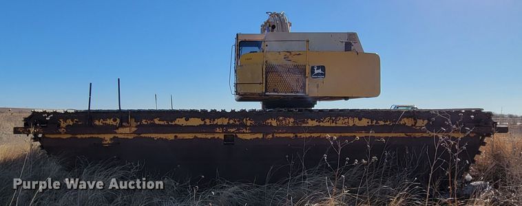 image for item DO4172 1988 John Deere 790D  amphibious excavator