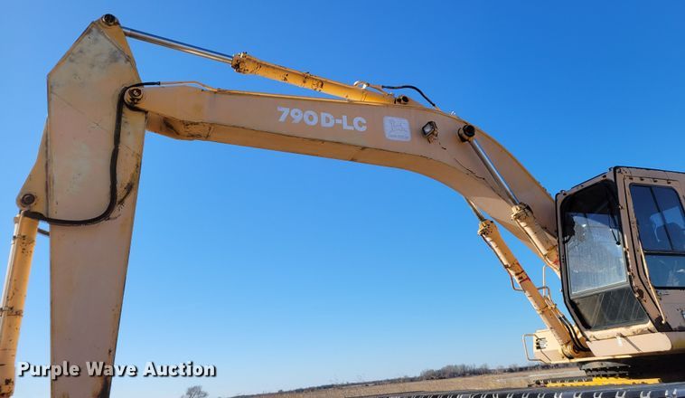 image for item DO4172 1988 John Deere 790D  amphibious excavator